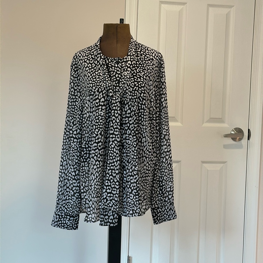 New Without tag Michael Kors blouse size XXL